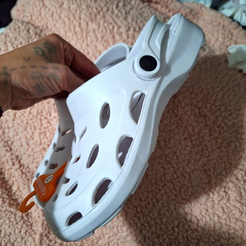 "Womens" clogs but could really be unisex